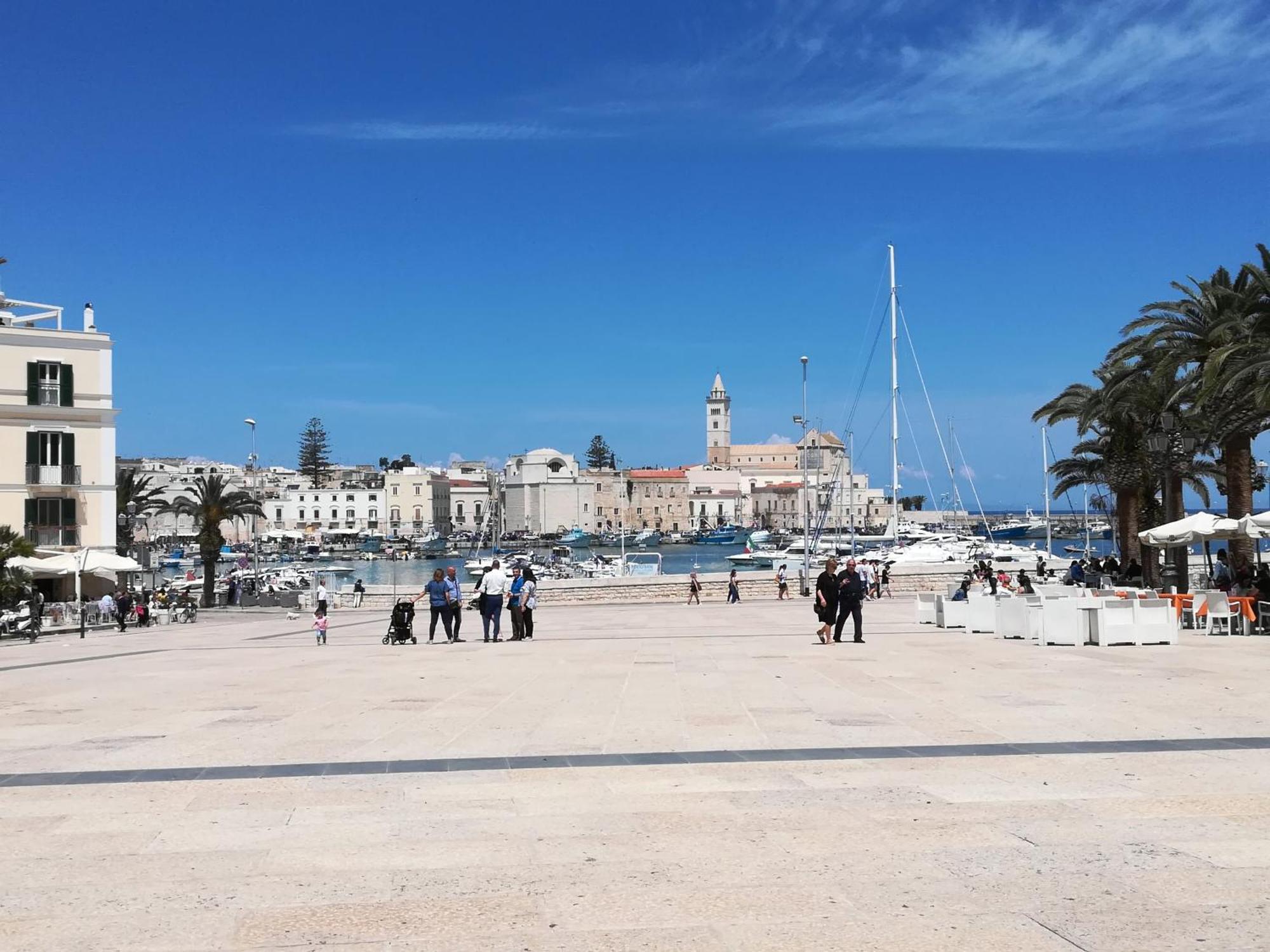 Trani Residence Bagian luar foto