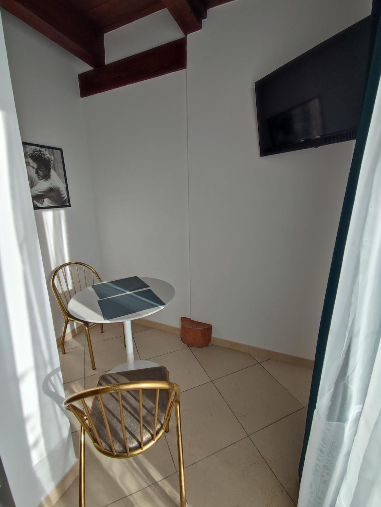 Trani Residence Bagian luar foto