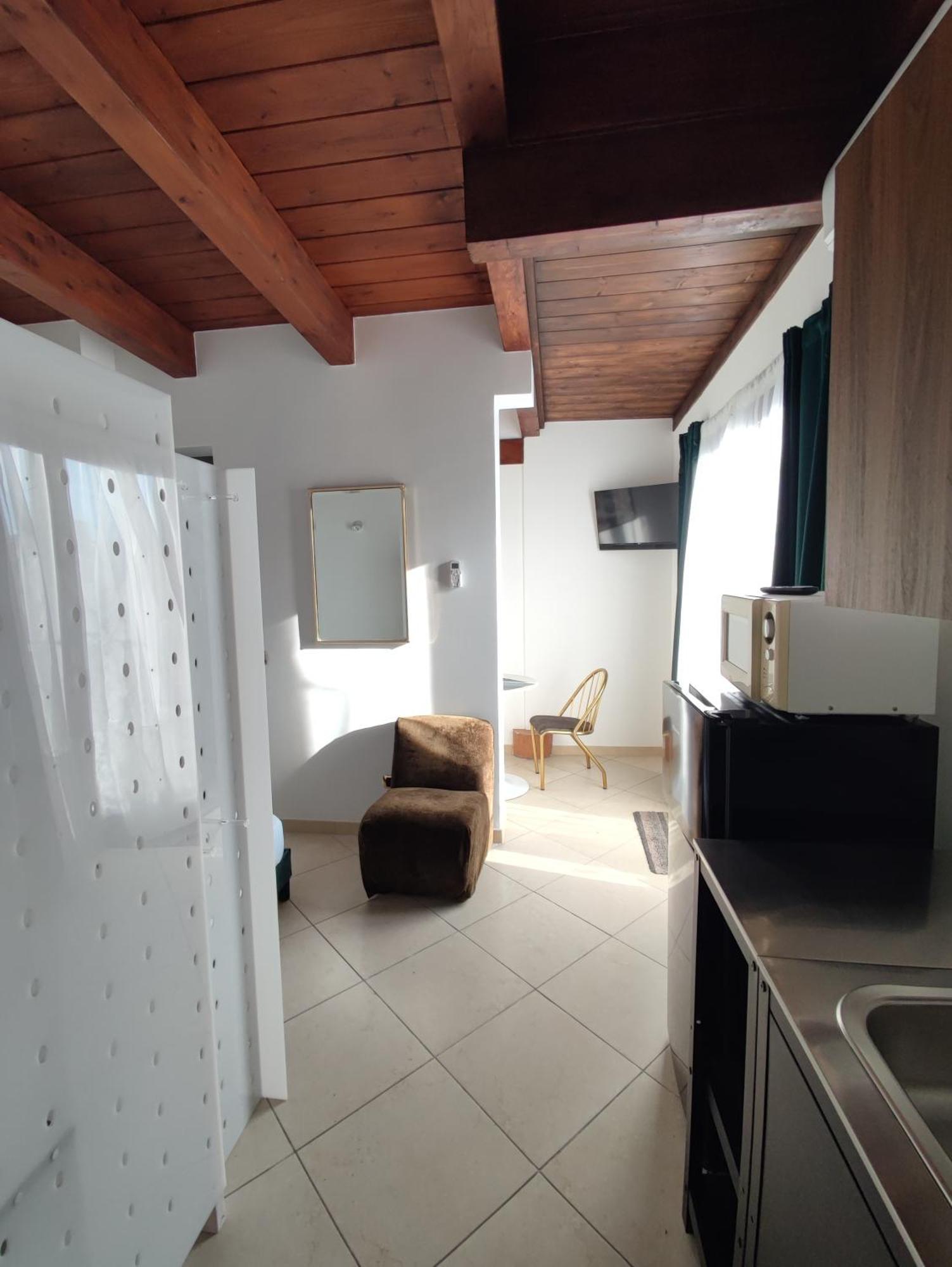 Trani Residence Bagian luar foto