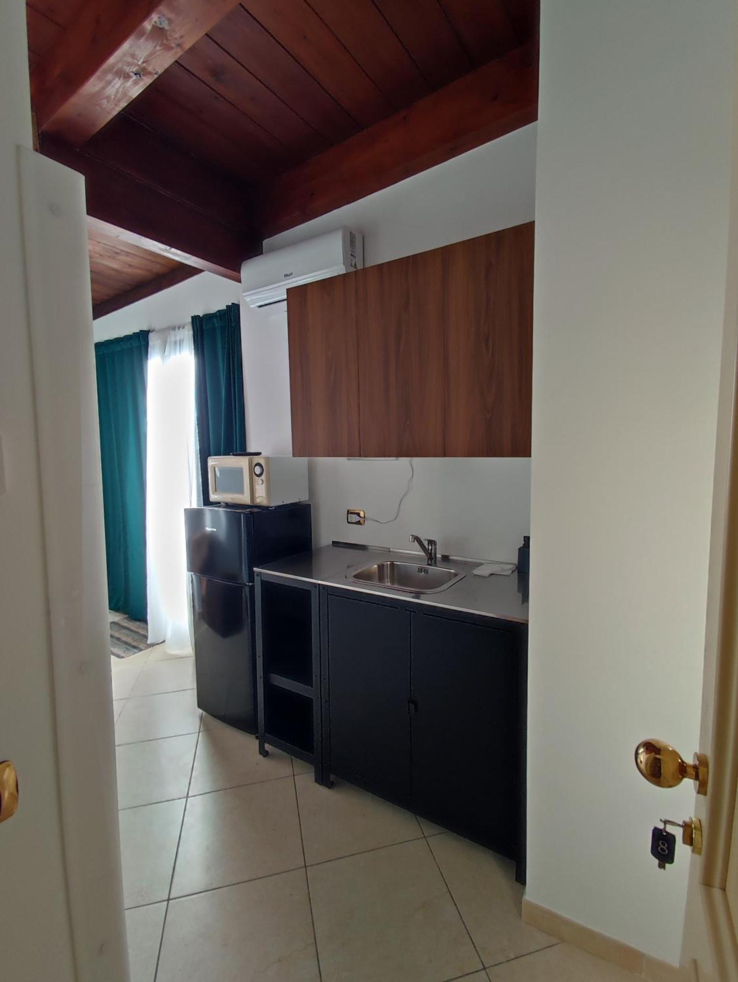 Trani Residence Bagian luar foto