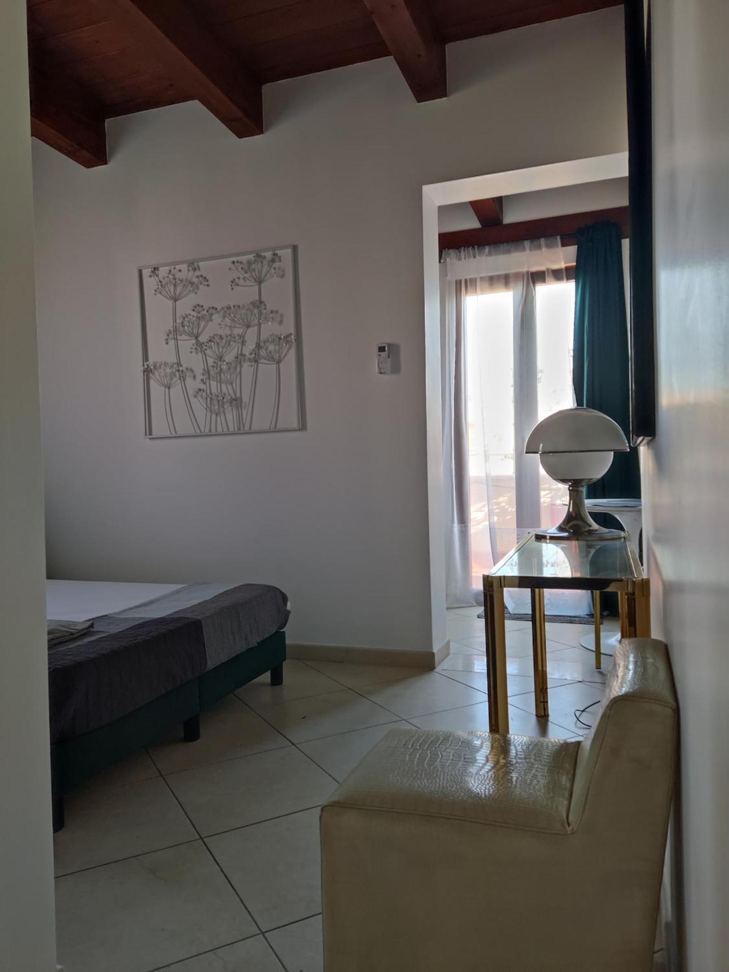 Trani Residence Bagian luar foto